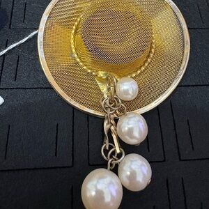 P49 Gold Mesh Hat Brooch with Pearl Accents